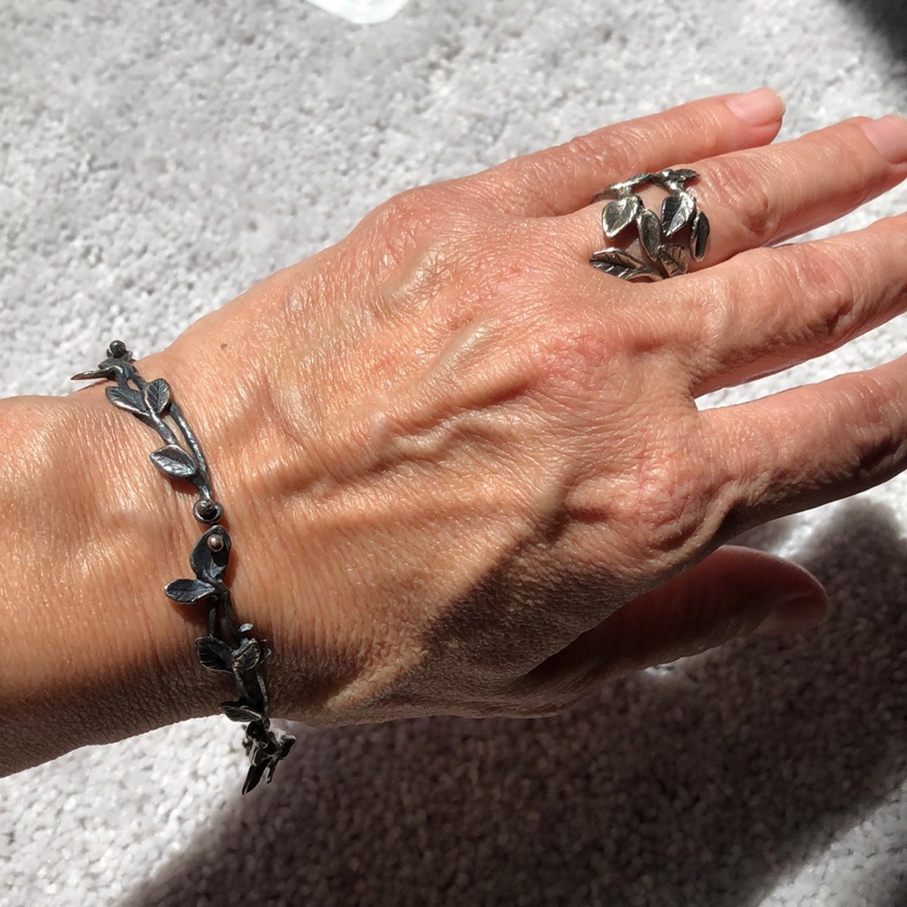 Artisan bracket with matching rings.